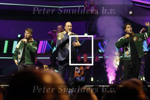 Rotterdam 18 oktober 2024
Frans Bauer treedt voor de 52e keer in ahoy op . Hij tradt oa samen op met zijn zoons Christiaan Frans jr en Jan . Ook Mariska Bauer trad op met Patty Brard . Verder aanwezig Lee Towers Billy Dans Django Wagner Chantal janzen Amar  en Sieneke. Ook de moeder van Frans en moeder van mariska waren aanwezig en zaten op de eerste rij .