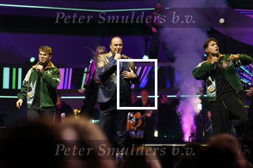 Rotterdam 18 oktober 2024
Frans Bauer treedt voor de 52e keer in ahoy op . Hij tradt oa samen op met zijn zoons Christiaan Frans jr en Jan . Ook Mariska Bauer trad op met Patty Brard . Verder aanwezig Lee Towers Billy Dans Django Wagner Chantal janzen Amar  en Sieneke. Ook de moeder van Frans en moeder van mariska waren aanwezig en zaten op de eerste rij .