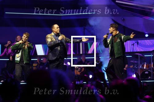 Rotterdam 18 oktober 2024
Frans Bauer treedt voor de 52e keer in ahoy op . Hij tradt oa samen op met zijn zoons Christiaan Frans jr en Jan . Ook Mariska Bauer trad op met Patty Brard . Verder aanwezig Lee Towers Billy Dans Django Wagner Chantal janzen Amar  en Sieneke. Ook de moeder van Frans en moeder van mariska waren aanwezig en zaten op de eerste rij .