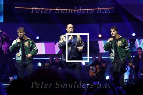 Rotterdam 18 oktober 2024
Frans Bauer treedt voor de 52e keer in ahoy op . Hij tradt oa samen op met zijn zoons Christiaan Frans jr en Jan . Ook Mariska Bauer trad op met Patty Brard . Verder aanwezig Lee Towers Billy Dans Django Wagner Chantal janzen Amar  en Sieneke. Ook de moeder van Frans en moeder van mariska waren aanwezig en zaten op de eerste rij .