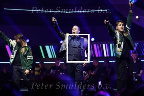 Rotterdam 18 oktober 2024
Frans Bauer treedt voor de 52e keer in ahoy op . Hij tradt oa samen op met zijn zoons Christiaan Frans jr en Jan . Ook Mariska Bauer trad op met Patty Brard . Verder aanwezig Lee Towers Billy Dans Django Wagner Chantal janzen Amar  en Sieneke. Ook de moeder van Frans en moeder van mariska waren aanwezig en zaten op de eerste rij .