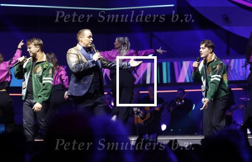 Rotterdam 18 oktober 2024
Frans Bauer treedt voor de 52e keer in ahoy op . Hij tradt oa samen op met zijn zoons Christiaan Frans jr en Jan . Ook Mariska Bauer trad op met Patty Brard . Verder aanwezig Lee Towers Billy Dans Django Wagner Chantal janzen Amar  en Sieneke. Ook de moeder van Frans en moeder van mariska waren aanwezig en zaten op de eerste rij .