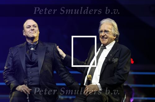 Rotterdam 18 oktober 2024
Frans Bauer treedt voor de 52e keer in ahoy op . Hij tradt oa samen op met zijn zoons Christiaan Frans jr en Jan . Ook Mariska Bauer trad op met Patty Brard . Verder aanwezig Lee Towers Billy Dans Django Wagner Chantal janzen Amar  en Sieneke. Ook de moeder van Frans en moeder van mariska waren aanwezig en zaten op de eerste rij .