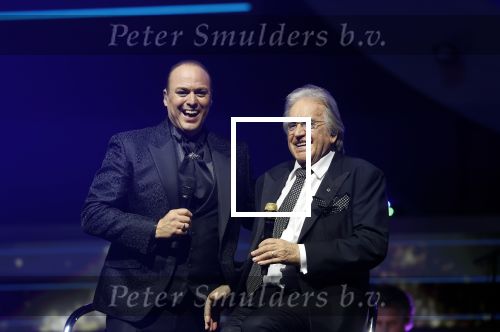 Rotterdam 18 oktober 2024
Frans Bauer treedt voor de 52e keer in ahoy op . Hij tradt oa samen op met zijn zoons Christiaan Frans jr en Jan . Ook Mariska Bauer trad op met Patty Brard . Verder aanwezig Lee Towers Billy Dans Django Wagner Chantal janzen Amar  en Sieneke. Ook de moeder van Frans en moeder van mariska waren aanwezig en zaten op de eerste rij .