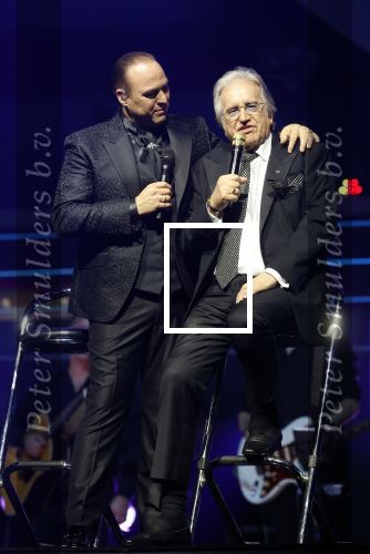 Rotterdam 18 oktober 2024
Frans Bauer treedt voor de 52e keer in ahoy op . Hij tradt oa samen op met zijn zoons Christiaan Frans jr en Jan . Ook Mariska Bauer trad op met Patty Brard . Verder aanwezig Lee Towers Billy Dans Django Wagner Chantal janzen Amar  en Sieneke. Ook de moeder van Frans en moeder van mariska waren aanwezig en zaten op de eerste rij .