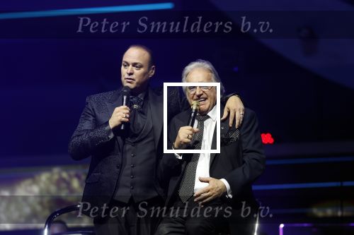 Rotterdam 18 oktober 2024
Frans Bauer treedt voor de 52e keer in ahoy op . Hij tradt oa samen op met zijn zoons Christiaan Frans jr en Jan . Ook Mariska Bauer trad op met Patty Brard . Verder aanwezig Lee Towers Billy Dans Django Wagner Chantal janzen Amar  en Sieneke. Ook de moeder van Frans en moeder van mariska waren aanwezig en zaten op de eerste rij .