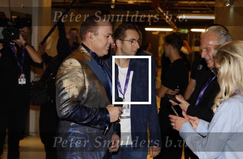 Rotterdam 18 oktober 2024
Frans Bauer treedt voor de 52e keer in ahoy op . Hij tradt oa samen op met zijn zoons Christiaan Frans jr en Jan . Ook Mariska Bauer trad op met Patty Brard . Verder aanwezig Lee Towers Billy Dans Django Wagner Chantal janzen Amar  en Sieneke. Ook de moeder van Frans en moeder van mariska waren aanwezig en zaten op de eerste rij .