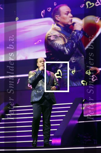 Rotterdam 18 oktober 2024
Frans Bauer treedt voor de 52e keer in ahoy op . Hij tradt oa samen op met zijn zoons Christiaan Frans jr en Jan . Ook Mariska Bauer trad op met Patty Brard . Verder aanwezig Lee Towers Billy Dans Django Wagner Chantal janzen Amar  en Sieneke. Ook de moeder van Frans en moeder van mariska waren aanwezig en zaten op de eerste rij .