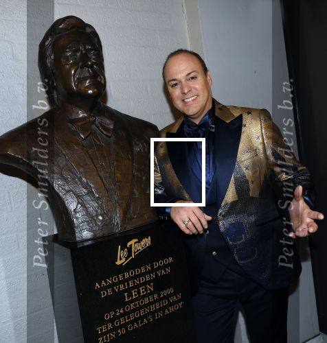 Rotterdam 18 oktober 2024
Frans Bauer treedt voor de 52e keer in ahoy op . Hij tradt oa samen op met zijn zoons Christiaan Frans jr en Jan . Ook Mariska Bauer trad op met Patty Brard . Verder aanwezig Lee Towers Billy Dans Django Wagner Chantal janzen Amar  en Sieneke. Ook de moeder van Frans en moeder van mariska waren aanwezig en zaten op de eerste rij .