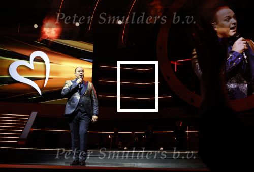 Rotterdam 18 oktober 2024
Frans Bauer treedt voor de 52e keer in ahoy op . Hij tradt oa samen op met zijn zoons Christiaan Frans jr en Jan . Ook Mariska Bauer trad op met Patty Brard . Verder aanwezig Lee Towers Billy Dans Django Wagner Chantal janzen Amar  en Sieneke. Ook de moeder van Frans en moeder van mariska waren aanwezig en zaten op de eerste rij .