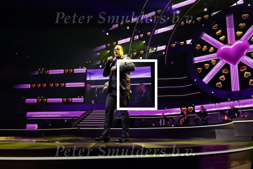 Rotterdam 18 oktober 2024
Frans Bauer treedt voor de 52e keer in ahoy op . Hij tradt oa samen op met zijn zoons Christiaan Frans jr en Jan . Ook Mariska Bauer trad op met Patty Brard . Verder aanwezig Lee Towers Billy Dans Django Wagner Chantal janzen Amar  en Sieneke. Ook de moeder van Frans en moeder van mariska waren aanwezig en zaten op de eerste rij .