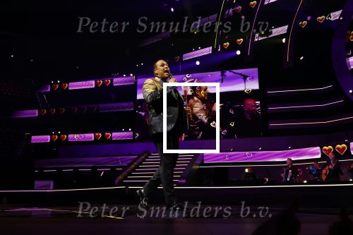 Rotterdam 18 oktober 2024
Frans Bauer treedt voor de 52e keer in ahoy op . Hij tradt oa samen op met zijn zoons Christiaan Frans jr en Jan . Ook Mariska Bauer trad op met Patty Brard . Verder aanwezig Lee Towers Billy Dans Django Wagner Chantal janzen Amar  en Sieneke. Ook de moeder van Frans en moeder van mariska waren aanwezig en zaten op de eerste rij .