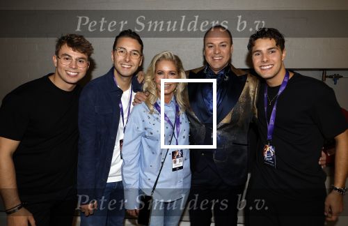 Rotterdam 18 oktober 2024
Frans Bauer treedt voor de 52e keer in ahoy op . Hij tradt oa samen op met zijn zoons Christiaan Frans jr en Jan . Ook Mariska Bauer trad op met Patty Brard . Verder aanwezig Lee Towers Billy Dans Django Wagner Chantal janzen Amar  en Sieneke. Ook de moeder van Frans en moeder van mariska waren aanwezig en zaten op de eerste rij .
