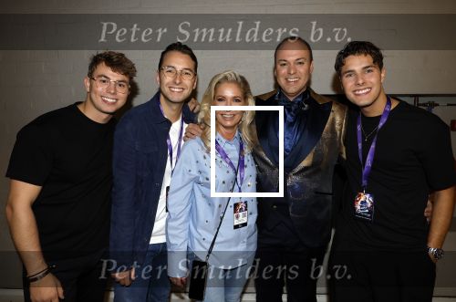 Rotterdam 18 oktober 2024
Frans Bauer treedt voor de 52e keer in ahoy op . Hij tradt oa samen op met zijn zoons Christiaan Frans jr en Jan . Ook Mariska Bauer trad op met Patty Brard . Verder aanwezig Lee Towers Billy Dans Django Wagner Chantal janzen Amar  en Sieneke. Ook de moeder van Frans en moeder van mariska waren aanwezig en zaten op de eerste rij .