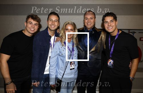 Rotterdam 18 oktober 2024
Frans Bauer treedt voor de 52e keer in ahoy op . Hij tradt oa samen op met zijn zoons Christiaan Frans jr en Jan . Ook Mariska Bauer trad op met Patty Brard . Verder aanwezig Lee Towers Billy Dans Django Wagner Chantal janzen Amar  en Sieneke. Ook de moeder van Frans en moeder van mariska waren aanwezig en zaten op de eerste rij .