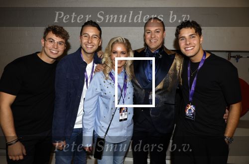 Rotterdam 18 oktober 2024
Frans Bauer treedt voor de 52e keer in ahoy op . Hij tradt oa samen op met zijn zoons Christiaan Frans jr en Jan . Ook Mariska Bauer trad op met Patty Brard . Verder aanwezig Lee Towers Billy Dans Django Wagner Chantal janzen Amar  en Sieneke. Ook de moeder van Frans en moeder van mariska waren aanwezig en zaten op de eerste rij .