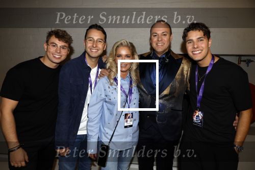 Rotterdam 18 oktober 2024
Frans Bauer treedt voor de 52e keer in ahoy op . Hij tradt oa samen op met zijn zoons Christiaan Frans jr en Jan . Ook Mariska Bauer trad op met Patty Brard . Verder aanwezig Lee Towers Billy Dans Django Wagner Chantal janzen Amar  en Sieneke. Ook de moeder van Frans en moeder van mariska waren aanwezig en zaten op de eerste rij .