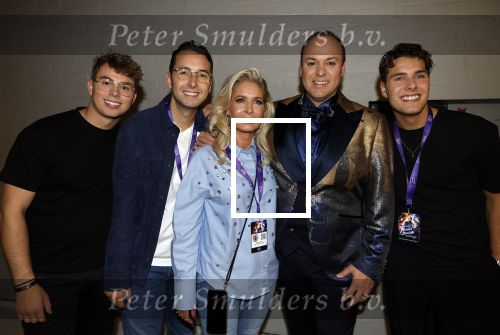 Rotterdam 18 oktober 2024
Frans Bauer treedt voor de 52e keer in ahoy op . Hij tradt oa samen op met zijn zoons Christiaan Frans jr en Jan . Ook Mariska Bauer trad op met Patty Brard . Verder aanwezig Lee Towers Billy Dans Django Wagner Chantal janzen Amar  en Sieneke. Ook de moeder van Frans en moeder van mariska waren aanwezig en zaten op de eerste rij .