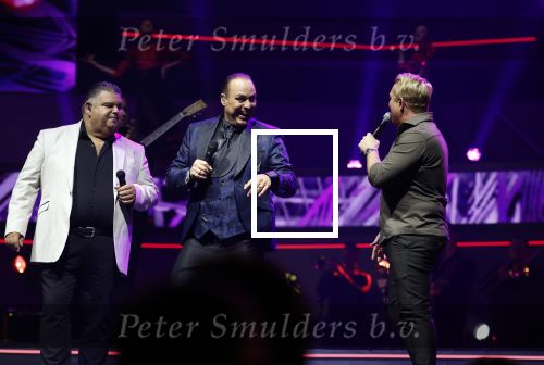 Rotterdam 18 oktober 2024
Frans Bauer treedt voor de 52e keer in ahoy op . Hij tradt oa samen op met zijn zoons Christiaan Frans jr en Jan . Ook Mariska Bauer trad op met Patty Brard . Verder aanwezig Lee Towers Billy Dans Django Wagner Chantal janzen Amar  en Sieneke. Ook de moeder van Frans en moeder van mariska waren aanwezig en zaten op de eerste rij .