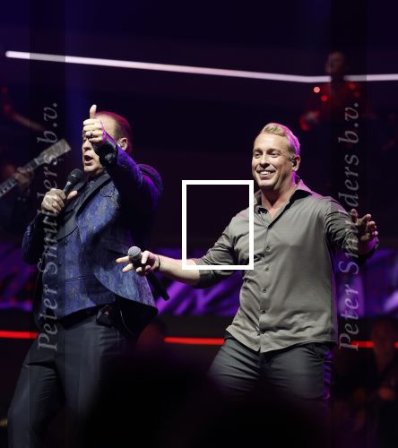 Rotterdam 18 oktober 2024
Frans Bauer treedt voor de 52e keer in ahoy op . Hij tradt oa samen op met zijn zoons Christiaan Frans jr en Jan . Ook Mariska Bauer trad op met Patty Brard . Verder aanwezig Lee Towers Billy Dans Django Wagner Chantal janzen Amar  en Sieneke. Ook de moeder van Frans en moeder van mariska waren aanwezig en zaten op de eerste rij .
