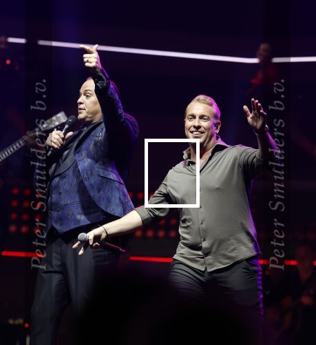Rotterdam 18 oktober 2024
Frans Bauer treedt voor de 52e keer in ahoy op . Hij tradt oa samen op met zijn zoons Christiaan Frans jr en Jan . Ook Mariska Bauer trad op met Patty Brard . Verder aanwezig Lee Towers Billy Dans Django Wagner Chantal janzen Amar  en Sieneke. Ook de moeder van Frans en moeder van mariska waren aanwezig en zaten op de eerste rij .