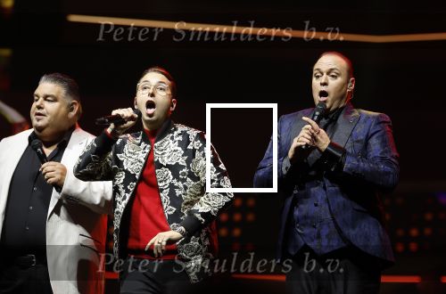 Rotterdam 18 oktober 2024
Frans Bauer treedt voor de 52e keer in ahoy op . Hij tradt oa samen op met zijn zoons Christiaan Frans jr en Jan . Ook Mariska Bauer trad op met Patty Brard . Verder aanwezig Lee Towers Billy Dans Django Wagner Chantal janzen Amar  en Sieneke. Ook de moeder van Frans en moeder van mariska waren aanwezig en zaten op de eerste rij .