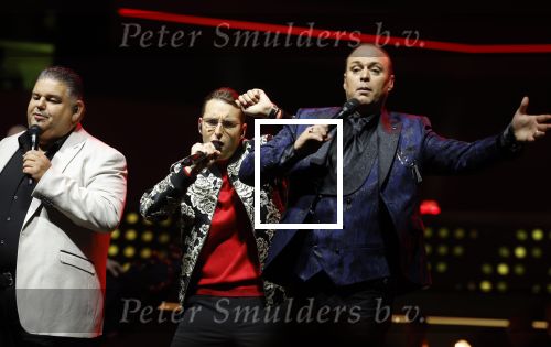 Rotterdam 18 oktober 2024
Frans Bauer treedt voor de 52e keer in ahoy op . Hij tradt oa samen op met zijn zoons Christiaan Frans jr en Jan . Ook Mariska Bauer trad op met Patty Brard . Verder aanwezig Lee Towers Billy Dans Django Wagner Chantal janzen Amar  en Sieneke. Ook de moeder van Frans en moeder van mariska waren aanwezig en zaten op de eerste rij .