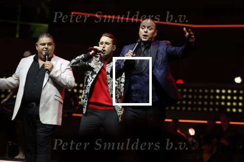 Rotterdam 18 oktober 2024
Frans Bauer treedt voor de 52e keer in ahoy op . Hij tradt oa samen op met zijn zoons Christiaan Frans jr en Jan . Ook Mariska Bauer trad op met Patty Brard . Verder aanwezig Lee Towers Billy Dans Django Wagner Chantal janzen Amar  en Sieneke. Ook de moeder van Frans en moeder van mariska waren aanwezig en zaten op de eerste rij .
