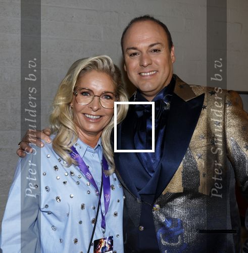 Rotterdam 18 oktober 2024
Frans Bauer treedt voor de 52e keer in ahoy op . Hij tradt oa samen op met zijn zoons Christiaan Frans jr en Jan . Ook Mariska Bauer trad op met Patty Brard . Verder aanwezig Lee Towers Billy Dans Django Wagner Chantal janzen Amar  en Sieneke. Ook de moeder van Frans en moeder van mariska waren aanwezig en zaten op de eerste rij .