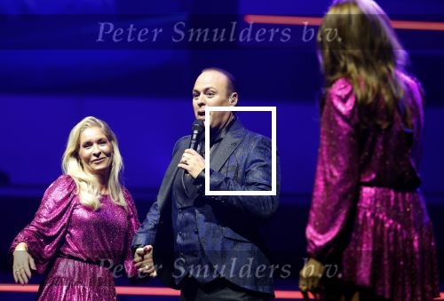 Rotterdam 18 oktober 2024
Frans Bauer treedt voor de 52e keer in ahoy op . Hij tradt oa samen op met zijn zoons Christiaan Frans jr en Jan . Ook Mariska Bauer trad op met Patty Brard . Verder aanwezig Lee Towers Billy Dans Django Wagner Chantal janzen Amar  en Sieneke. Ook de moeder van Frans en moeder van mariska waren aanwezig en zaten op de eerste rij .