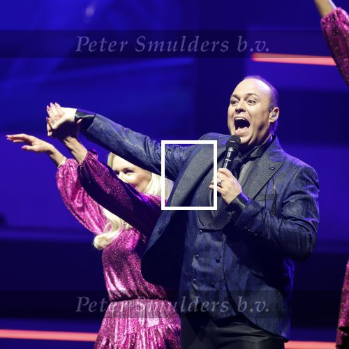 Rotterdam 18 oktober 2024
Frans Bauer treedt voor de 52e keer in ahoy op . Hij tradt oa samen op met zijn zoons Christiaan Frans jr en Jan . Ook Mariska Bauer trad op met Patty Brard . Verder aanwezig Lee Towers Billy Dans Django Wagner Chantal janzen Amar  en Sieneke. Ook de moeder van Frans en moeder van mariska waren aanwezig en zaten op de eerste rij .