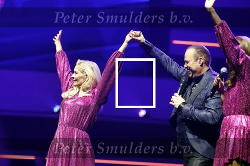 Rotterdam 18 oktober 2024
Frans Bauer treedt voor de 52e keer in ahoy op . Hij tradt oa samen op met zijn zoons Christiaan Frans jr en Jan . Ook Mariska Bauer trad op met Patty Brard . Verder aanwezig Lee Towers Billy Dans Django Wagner Chantal janzen Amar  en Sieneke. Ook de moeder van Frans en moeder van mariska waren aanwezig en zaten op de eerste rij .