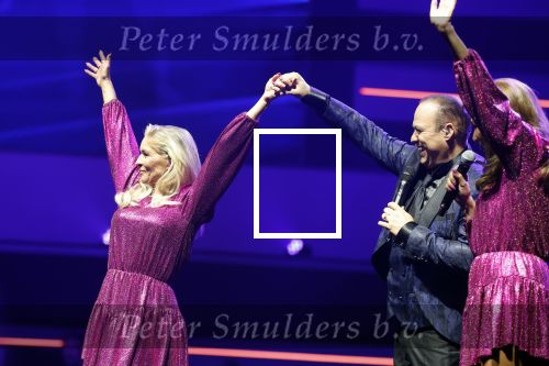 Rotterdam 18 oktober 2024
Frans Bauer treedt voor de 52e keer in ahoy op . Hij tradt oa samen op met zijn zoons Christiaan Frans jr en Jan . Ook Mariska Bauer trad op met Patty Brard . Verder aanwezig Lee Towers Billy Dans Django Wagner Chantal janzen Amar  en Sieneke. Ook de moeder van Frans en moeder van mariska waren aanwezig en zaten op de eerste rij .