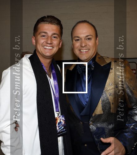 Rotterdam 18 oktober 2024
Frans Bauer treedt voor de 52e keer in ahoy op . Hij tradt oa samen op met zijn zoons Christiaan Frans jr en Jan . Ook Mariska Bauer trad op met Patty Brard . Verder aanwezig Lee Towers Billy Dans Django Wagner Chantal janzen Amar  en Sieneke. Ook de moeder van Frans en moeder van mariska waren aanwezig en zaten op de eerste rij . Frans Bauer Mart Hoogkamer
