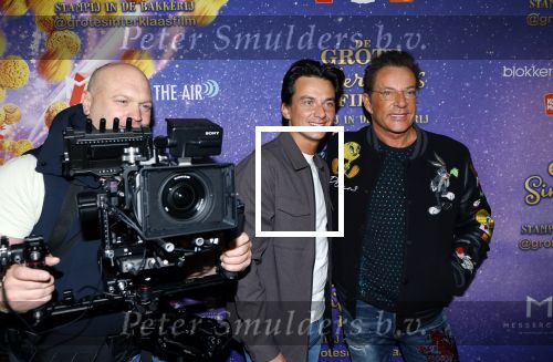 Amsterdam 19 oktober 2024
Premiere de grote Sinterklaasfilm in Tuschinski. Danilo Kuiters met Gerard Joling met cameraman voor Soap