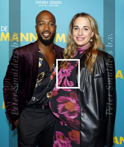 Amsterdam 14 oktober 2024
Premiere de Mannenmaker in Tuschinski met in de hoofdrollen oa Katja Schuurman Eva v d Wijdeven Leo Alkemade Georgina Verbaan Melissas Drost Huub Smit Yasmin Karssing en Rene Watzema . Giorgio Hokstam met zwangere partner