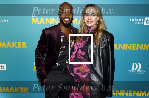 Amsterdam 14 oktober 2024
Premiere de Mannenmaker in Tuschinski met in de hoofdrollen oa Katja Schuurman Eva v d Wijdeven Leo Alkemade Georgina Verbaan Melissas Drost Huub Smit Yasmin Karssing en Rene Watzema . Giorgio Hokstam met zwangere partner