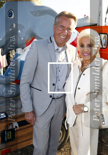 Hilversum 4 oktober 2024
Feestje Nicole des Bouvrie op de sterfdag van haar vader Jan des Bouvrie . hannie Veerkamp en haar man Ton Veerkamp