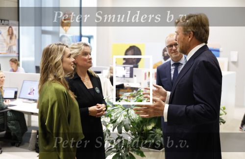 Amsterdam 10 oktober 2024
Koning Willem Alexander opent het HQ van DPG Media / Mediavaert . Aanwezig namend de GPD Christian v Thillo ( Executive Chairman van DPG Media ) en Erik Roddenhof (CEO DPG Media ). Helene v Santen Joyce Nieuwenhuijs en Koning Willem Alexander