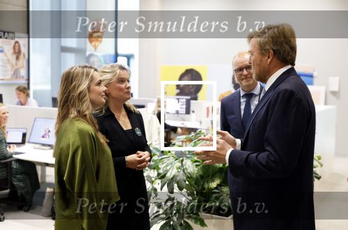 Amsterdam 10 oktober 2024
Koning Willem Alexander opent het HQ van DPG Media / Mediavaert . Aanwezig namend de GPD Christian v Thillo ( Executive Chairman van DPG Media ) en Erik Roddenhof (CEO DPG Media ). Helene v Santen Joyce Nieuwenhuijs en Koning Willem Alexander