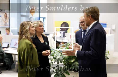 Amsterdam 10 oktober 2024
Koning Willem Alexander opent het HQ van DPG Media / Mediavaert . Aanwezig namend de GPD Christian v Thillo ( Executive Chairman van DPG Media ) en Erik Roddenhof (CEO DPG Media ). Helene v Santen Joyce Nieuwenhuijs en Koning Willem Alexander