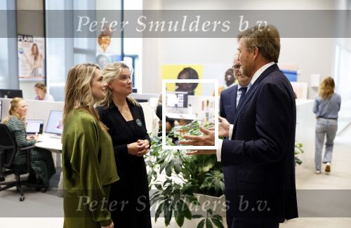 Amsterdam 10 oktober 2024
Koning Willem Alexander opent het HQ van DPG Media / Mediavaert . Aanwezig namend de GPD Christian v Thillo ( Executive Chairman van DPG Media ) en Erik Roddenhof (CEO DPG Media ). Helene v Santen Joyce Nieuwenhuijs en Koning Willem Alexander