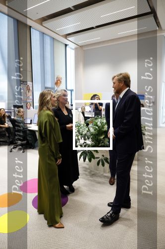 Amsterdam 10 oktober 2024
Koning Willem Alexander opent het HQ van DPG Media / Mediavaert . Aanwezig namend de GPD Christian v Thillo ( Executive Chairman van DPG Media ) en Erik Roddenhof (CEO DPG Media ). Helene v Santen Joyce Nieuwenhuijs en Koning Willem Alexander