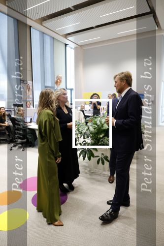 Amsterdam 10 oktober 2024
Koning Willem Alexander opent het HQ van DPG Media / Mediavaert . Aanwezig namend de GPD Christian v Thillo ( Executive Chairman van DPG Media ) en Erik Roddenhof (CEO DPG Media ). Helene v Santen Joyce Nieuwenhuijs en Koning Willem Alexander