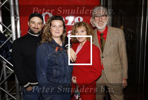 Amsterdam 21 oktober 2024
Premiere in de Jordaan in het deLamar theater. henriette Tol met dochter partner Rob Snoek en schoonzoon