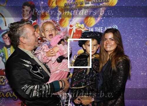 Amsterdam 19 oktober 2024
Premiere de grote Sinterklaasfilm in Tuschinski. Jan Dulles met zijn vrouw en kinderen