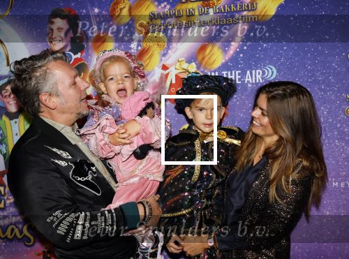 Amsterdam 19 oktober 2024
Premiere de grote Sinterklaasfilm in Tuschinski. Jan Dulles met zijn vrouw en kinderen