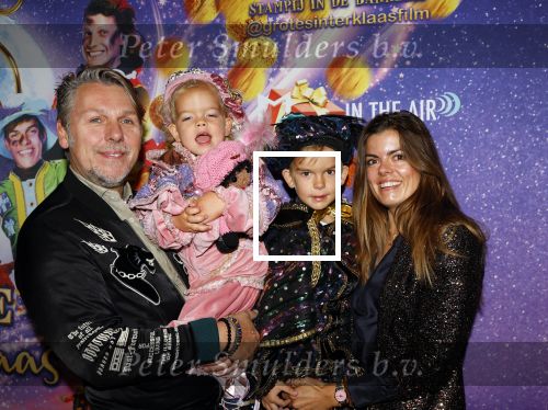 Amsterdam 19 oktober 2024
Premiere de grote Sinterklaasfilm in Tuschinski. Jan Dulles met zijn vrouw en kinderen