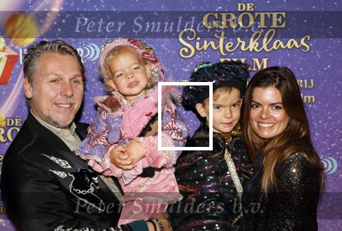 Amsterdam 19 oktober 2024
Premiere de grote Sinterklaasfilm in Tuschinski. Jan Dulles met zijn vrouw en kinderen