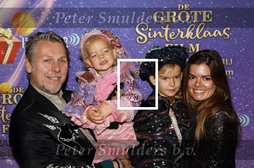 Amsterdam 19 oktober 2024
Premiere de grote Sinterklaasfilm in Tuschinski. Jan Dulles met zijn vrouw en kinderen